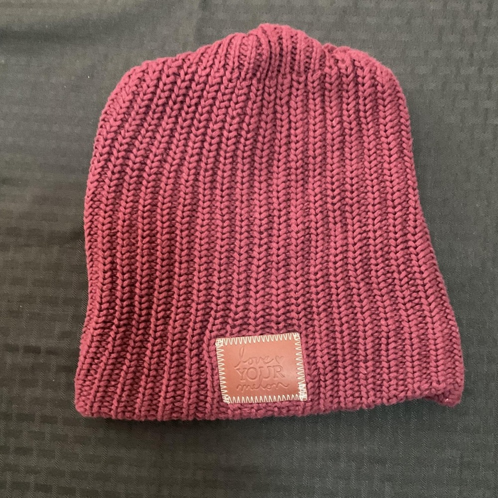 Love Your Melon‎ Hat Beanie One Size Burgundy Knit Logo Slouchy Winter Soft Warm